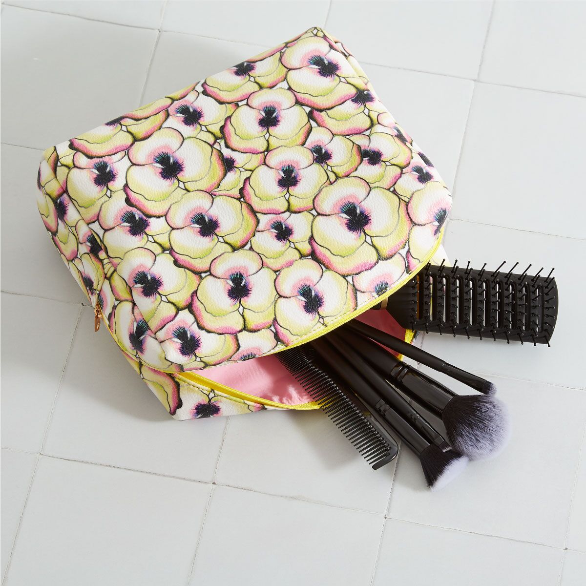 viola-washbag-2 viola-washbag-2