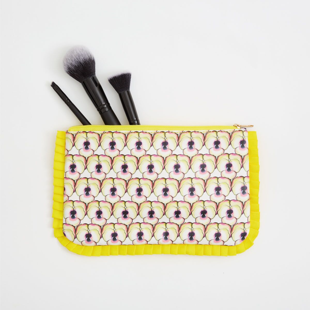 viola-frill-pouch-2 viola-frill-pouch-2