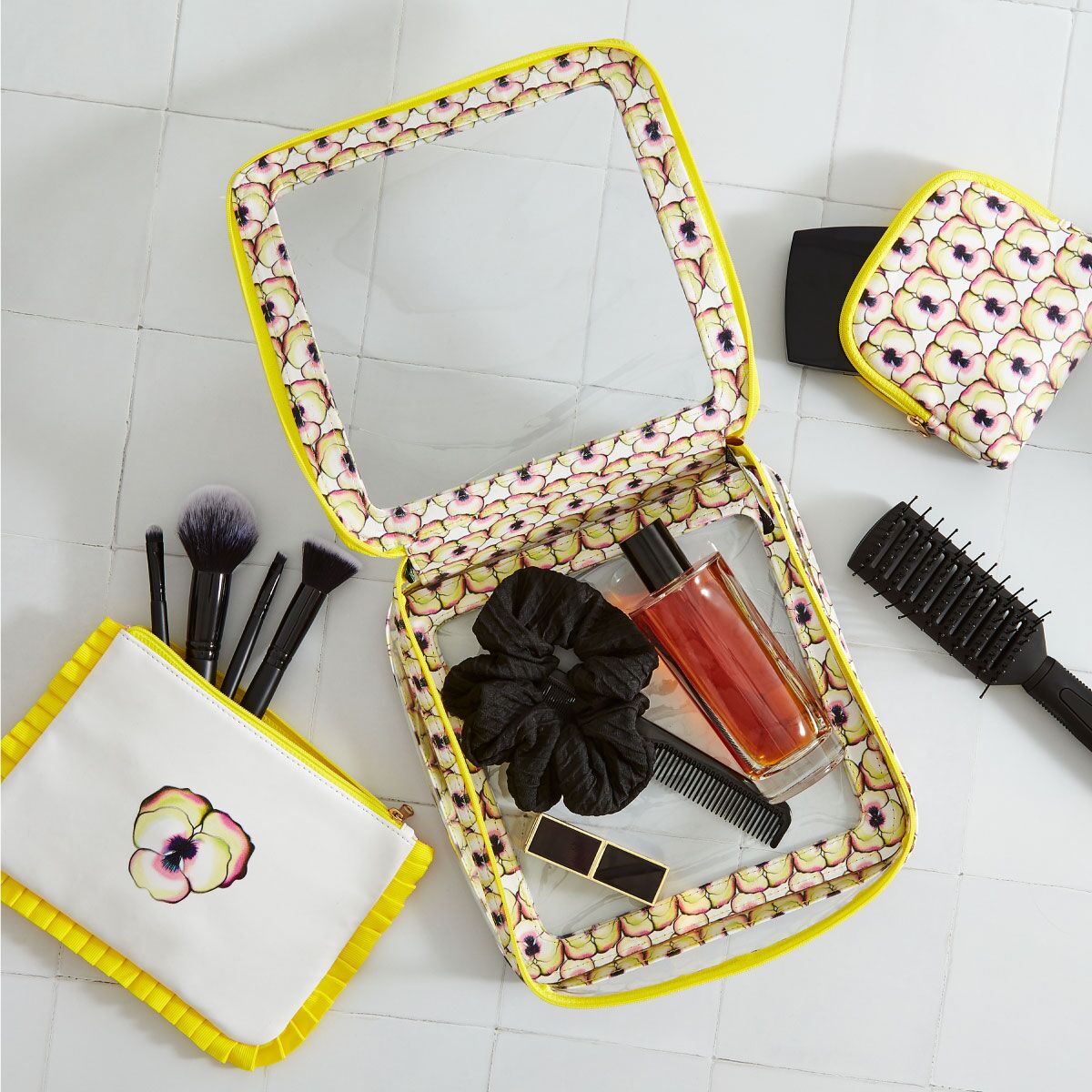 viola-travel-kit-1 viola-travel-kit-1